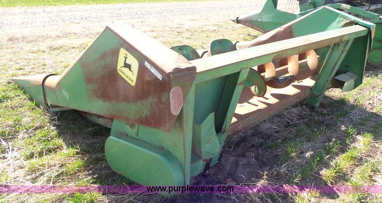 image for item AV9844 John Deere 443 corn head