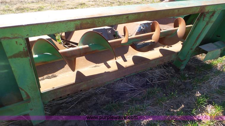 image for item AV9844 John Deere 443 corn head