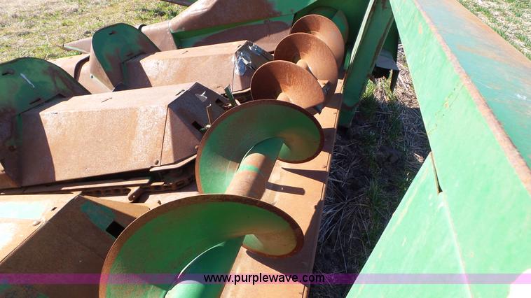 image for item AV9844 John Deere 443 corn head
