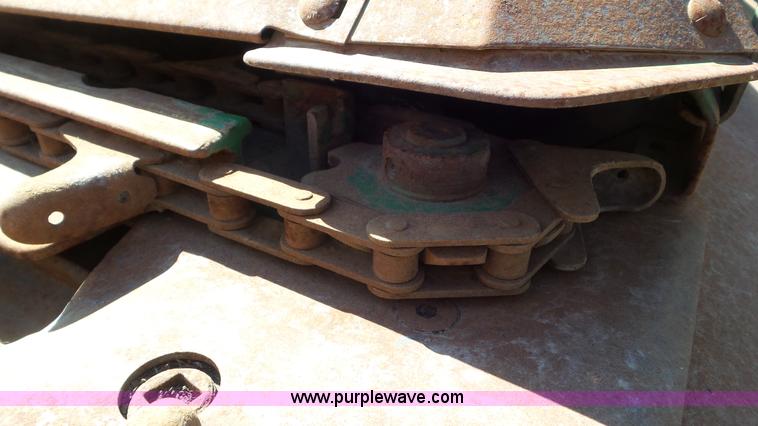 image for item AV9844 John Deere 443 corn head