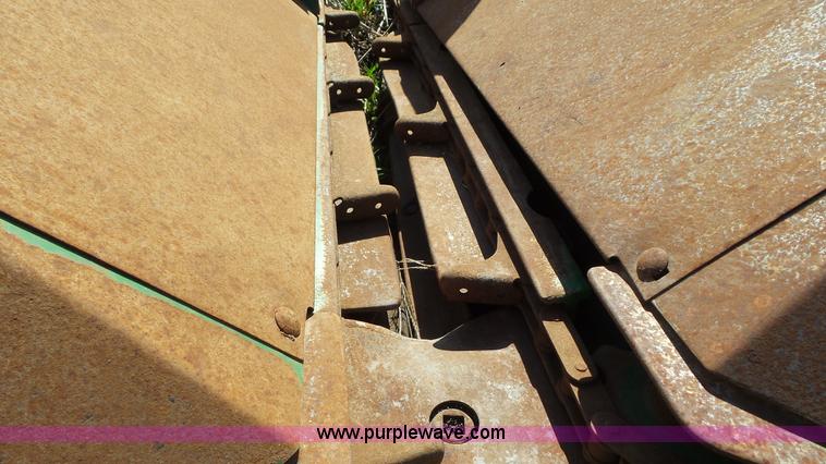 image for item AV9844 John Deere 443 corn head