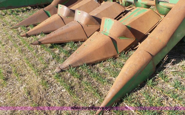 image for item AV9844 John Deere 443 corn head