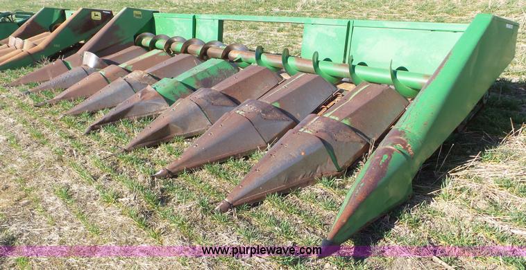 image for item AV9845 John Deere 843 corn head