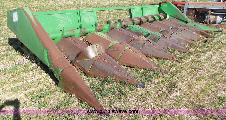 image for item AV9845 John Deere 843 corn head