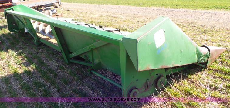 image for item AV9845 John Deere 843 corn head