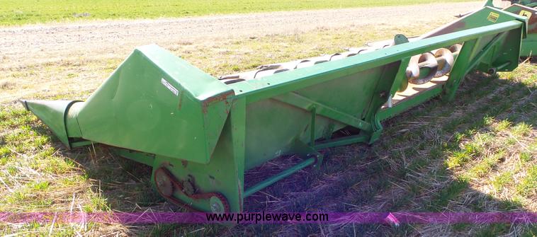 image for item AV9845 John Deere 843 corn head