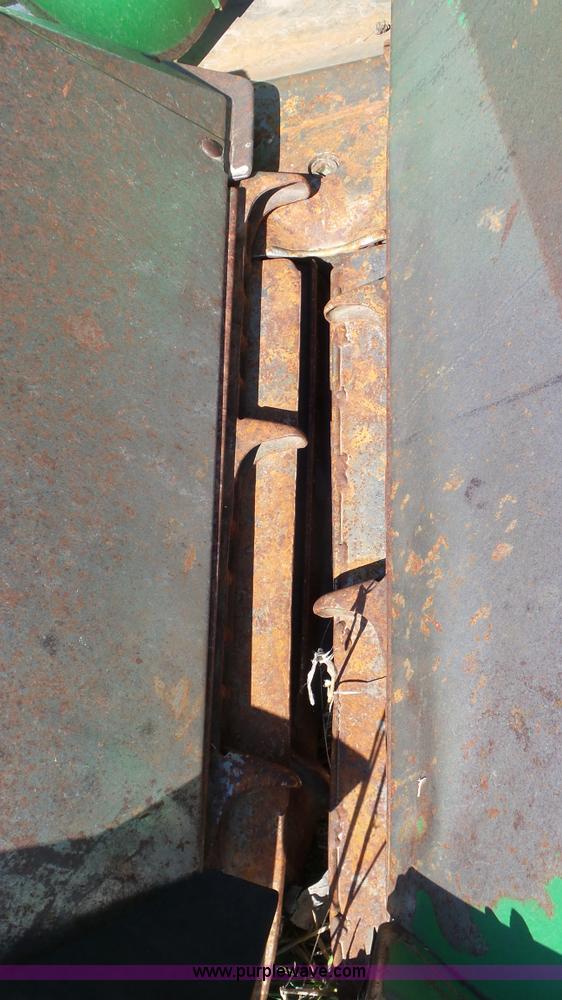 image for item AV9845 John Deere 843 corn head