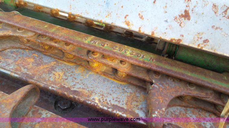 image for item AV9845 John Deere 843 corn head