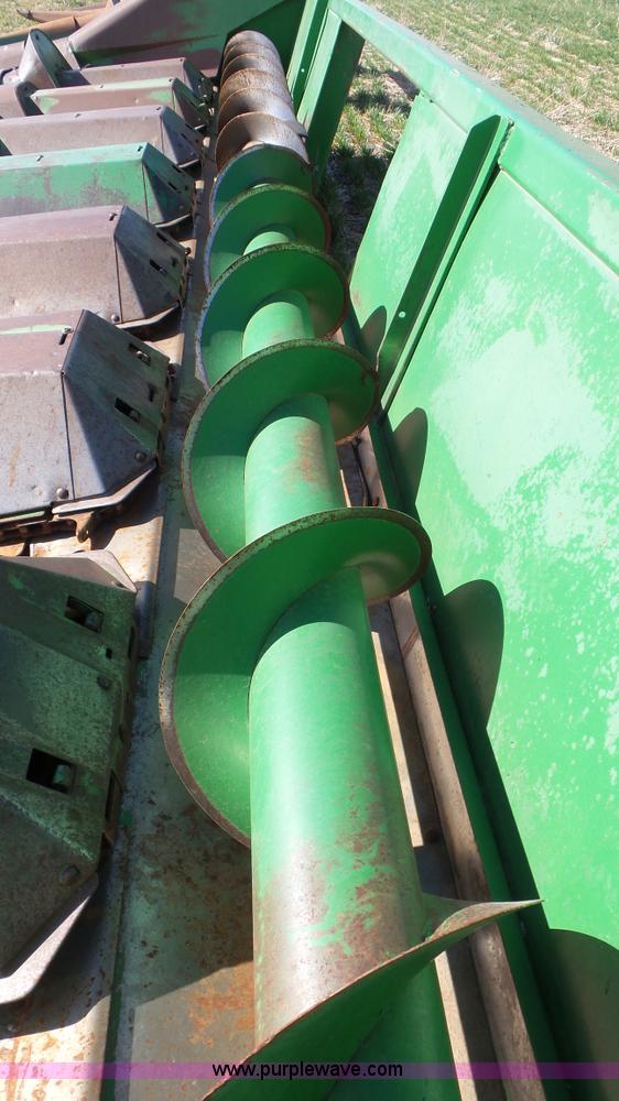 image for item AV9845 John Deere 843 corn head