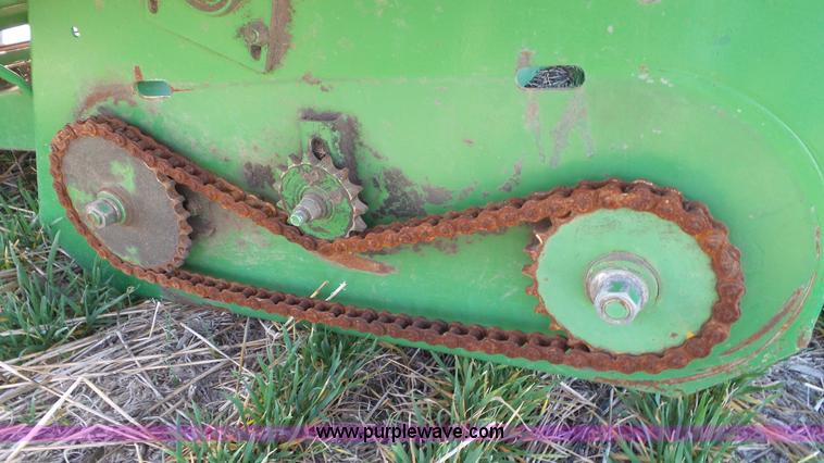 image for item AV9845 John Deere 843 corn head
