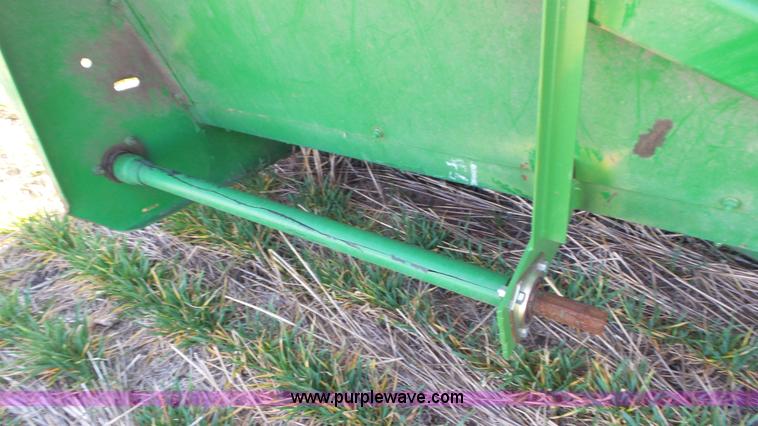 image for item AV9845 John Deere 843 corn head