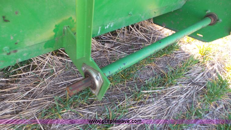 image for item AV9845 John Deere 843 corn head