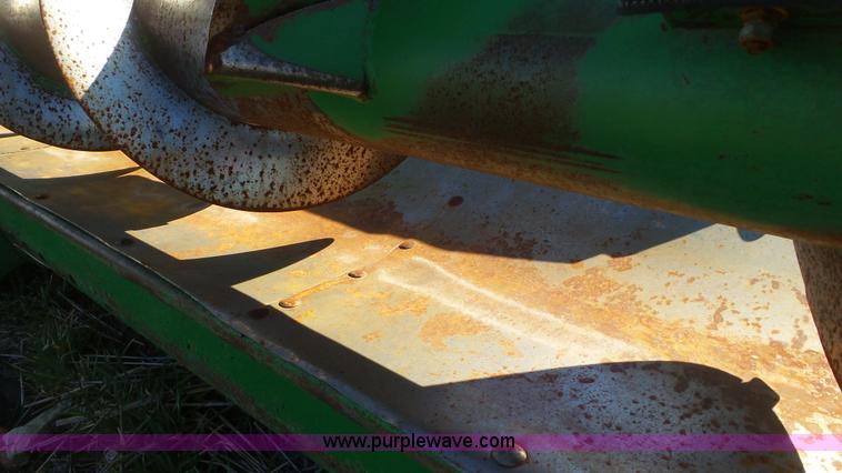 image for item AV9845 John Deere 843 corn head