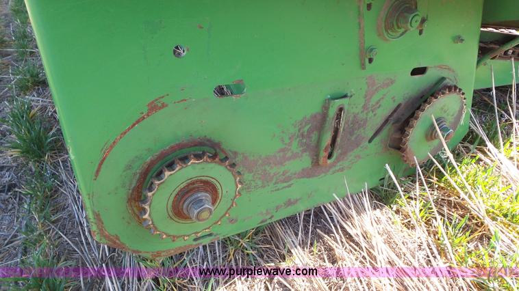 image for item AV9845 John Deere 843 corn head