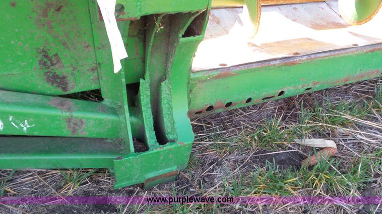 image for item AV9845 John Deere 843 corn head