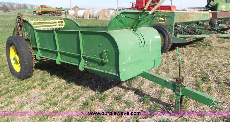 image for item AV9854 John Deere manure spreader