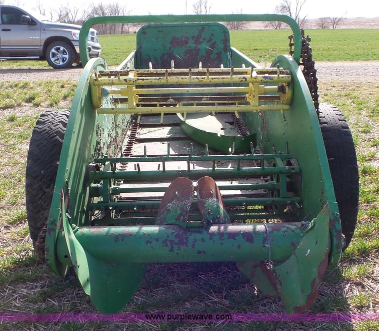 image for item AV9854 John Deere manure spreader