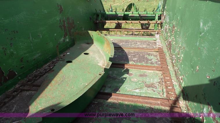 image for item AV9854 John Deere manure spreader