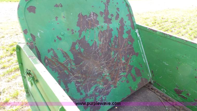 image for item AV9854 John Deere manure spreader