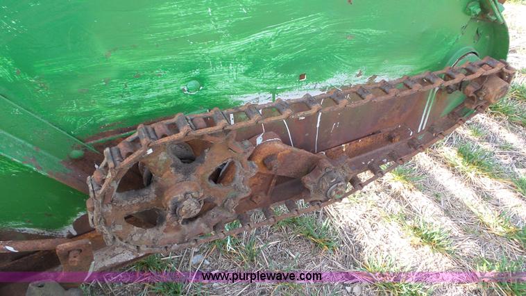 image for item AV9854 John Deere manure spreader