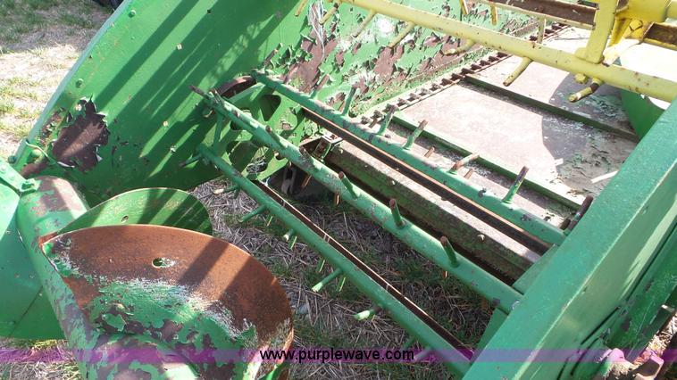 image for item AV9854 John Deere manure spreader
