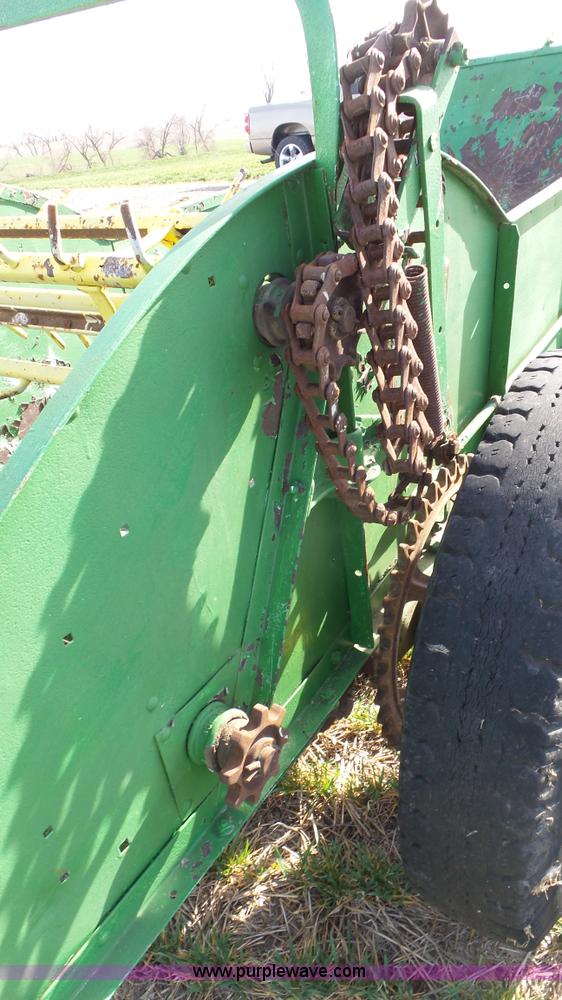 image for item AV9854 John Deere manure spreader