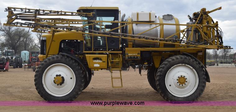 image for item BF9996 2004 Ag-Chem RoGator 1064 self-propelled sprayer
