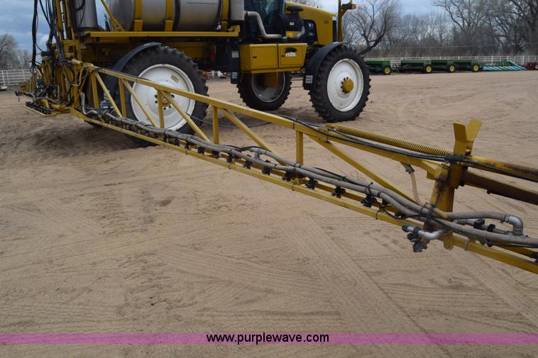 image for item BF9996 2004 Ag-Chem RoGator 1064 self-propelled sprayer