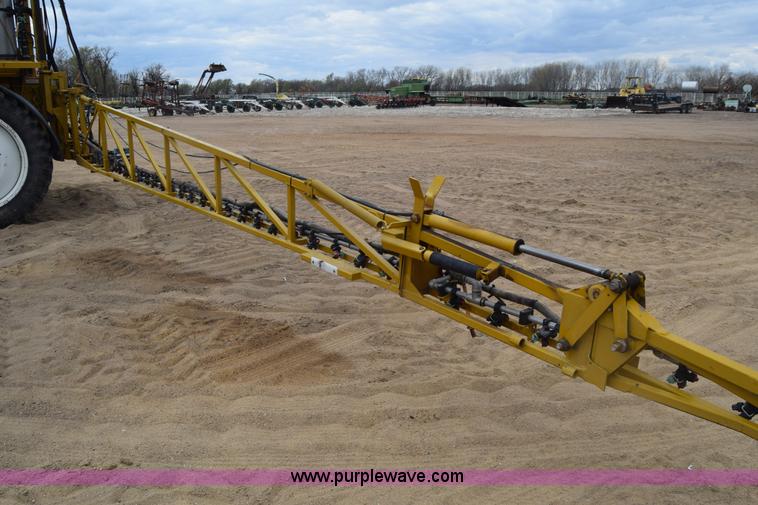 image for item BF9996 2004 Ag-Chem RoGator 1064 self-propelled sprayer