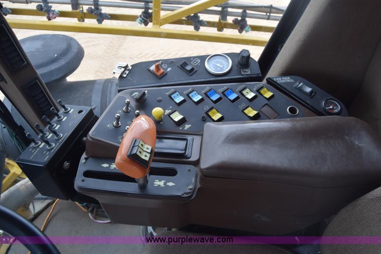 image for item BF9996 2004 Ag-Chem RoGator 1064 self-propelled sprayer