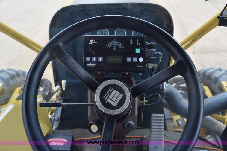 image for item BF9996 2004 Ag-Chem RoGator 1064 self-propelled sprayer