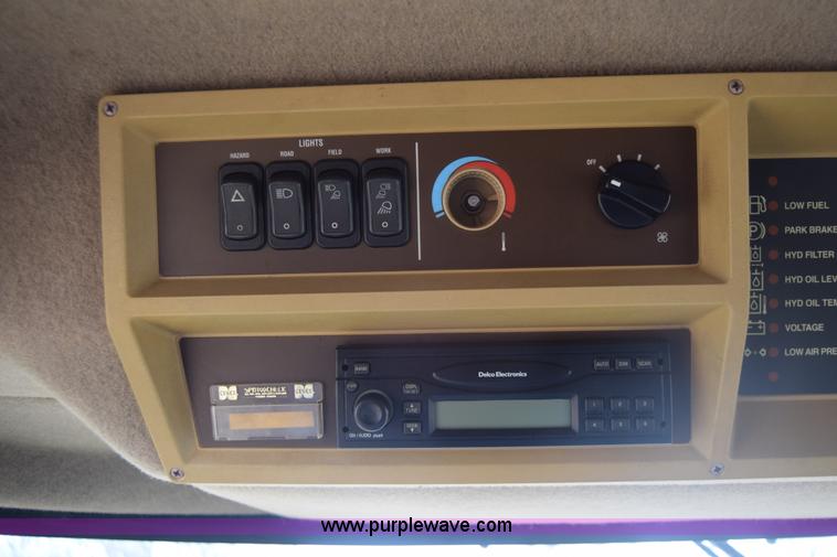 image for item BF9996 2004 Ag-Chem RoGator 1064 self-propelled sprayer