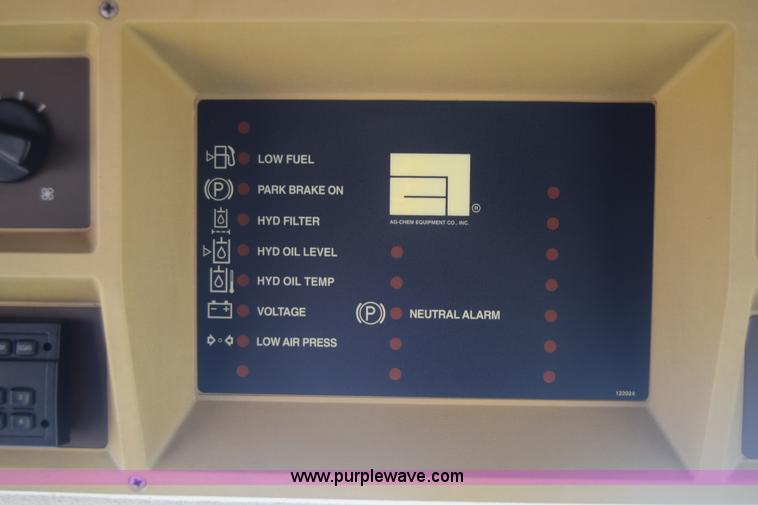 image for item BF9996 2004 Ag-Chem RoGator 1064 self-propelled sprayer