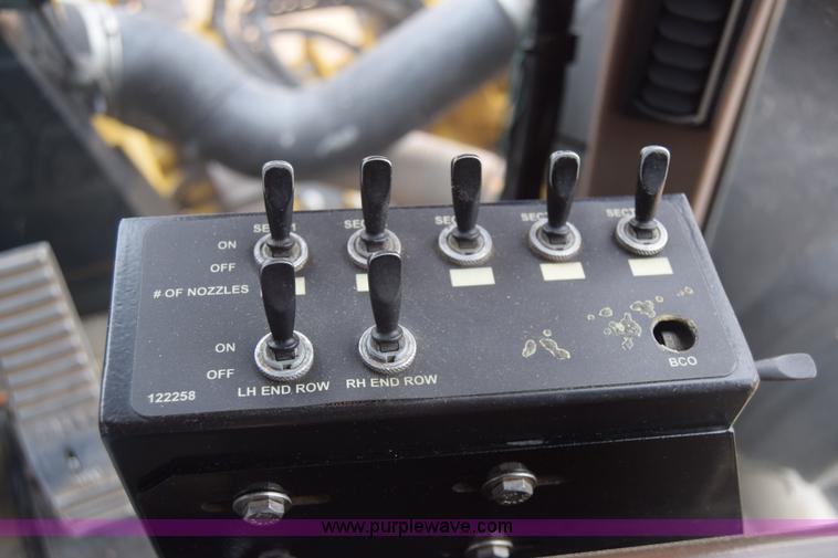 image for item BF9996 2004 Ag-Chem RoGator 1064 self-propelled sprayer