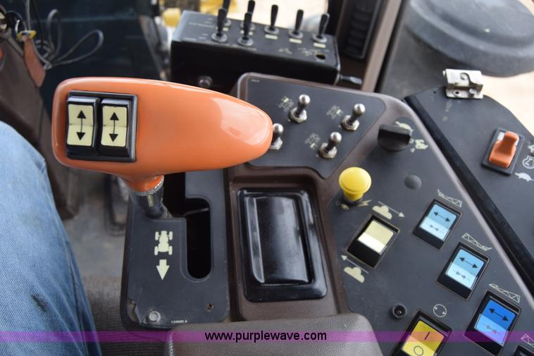 image for item BF9996 2004 Ag-Chem RoGator 1064 self-propelled sprayer