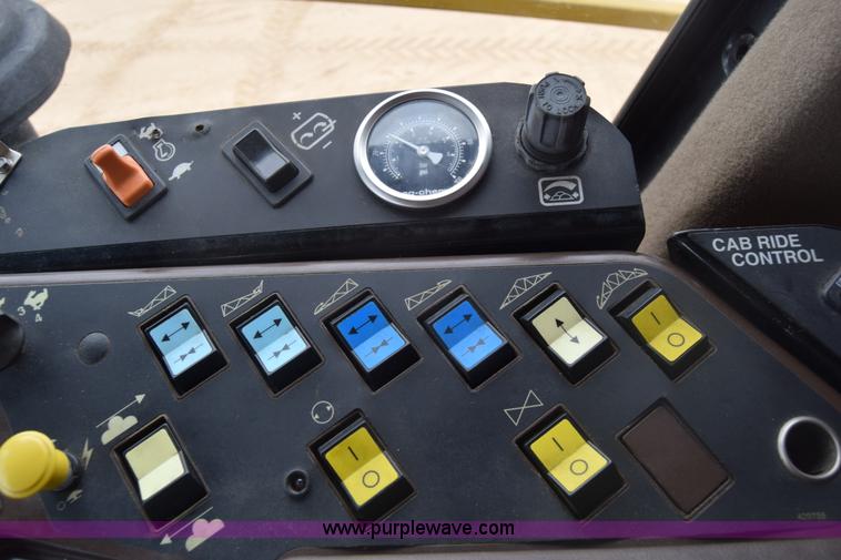 image for item BF9996 2004 Ag-Chem RoGator 1064 self-propelled sprayer