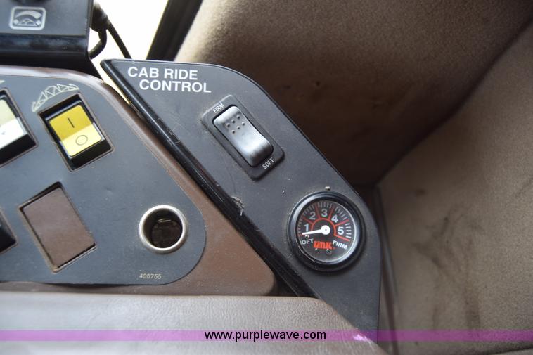 image for item BF9996 2004 Ag-Chem RoGator 1064 self-propelled sprayer