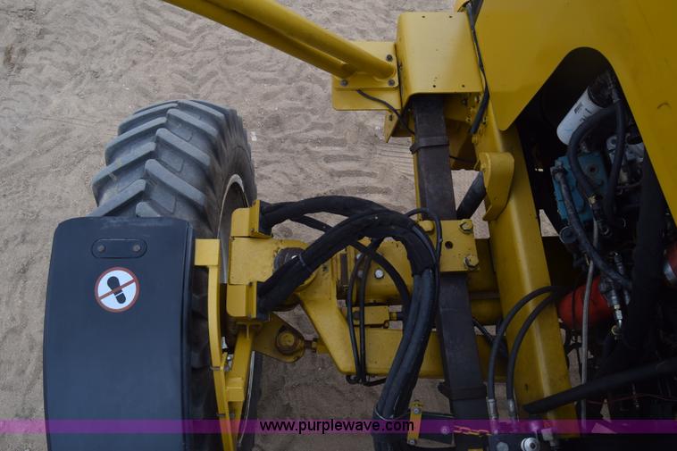 image for item BF9996 2004 Ag-Chem RoGator 1064 self-propelled sprayer