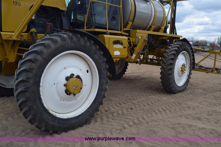 image for item BF9996 2004 Ag-Chem RoGator 1064 self-propelled sprayer