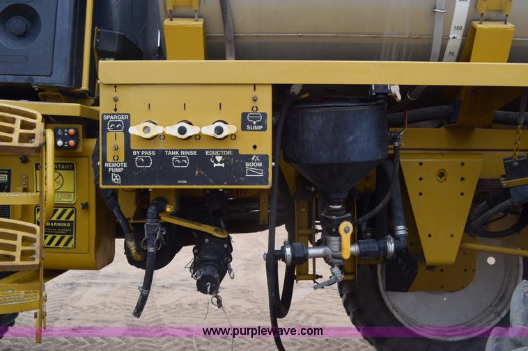 image for item BF9996 2004 Ag-Chem RoGator 1064 self-propelled sprayer