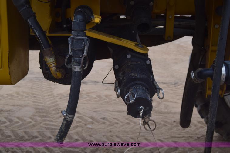 image for item BF9996 2004 Ag-Chem RoGator 1064 self-propelled sprayer