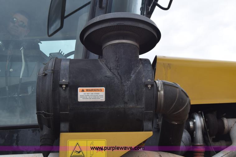 image for item BF9996 2004 Ag-Chem RoGator 1064 self-propelled sprayer