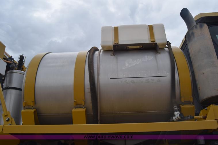 image for item BF9996 2004 Ag-Chem RoGator 1064 self-propelled sprayer