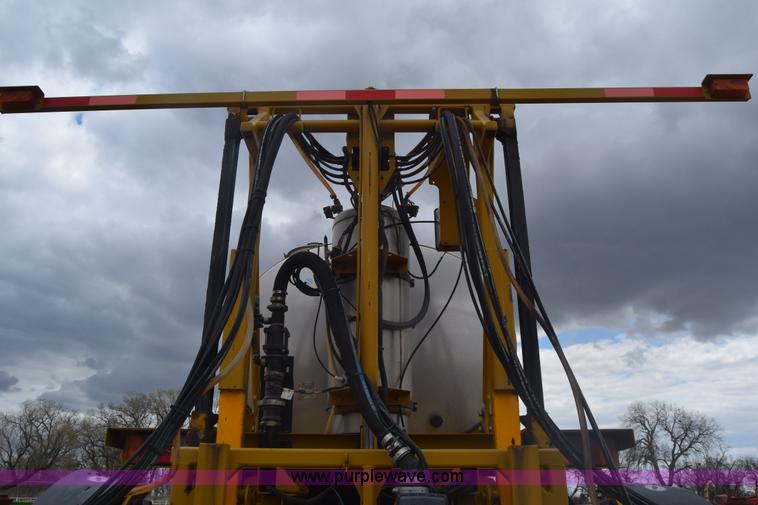 image for item BF9996 2004 Ag-Chem RoGator 1064 self-propelled sprayer