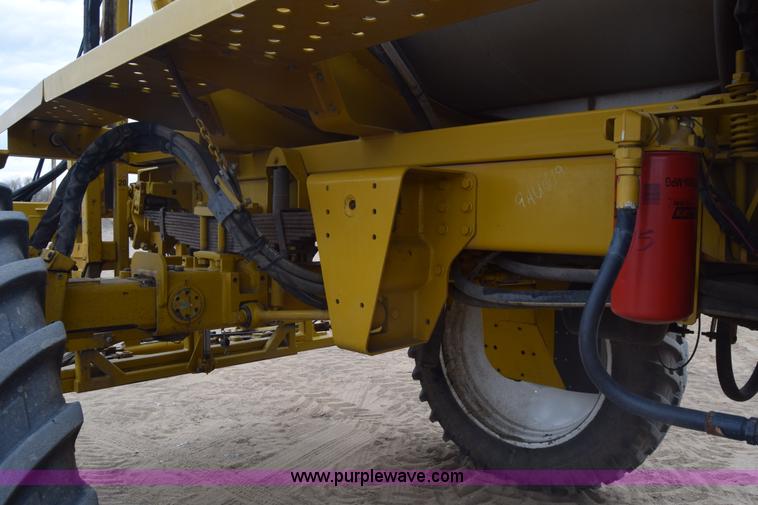 image for item BF9996 2004 Ag-Chem RoGator 1064 self-propelled sprayer