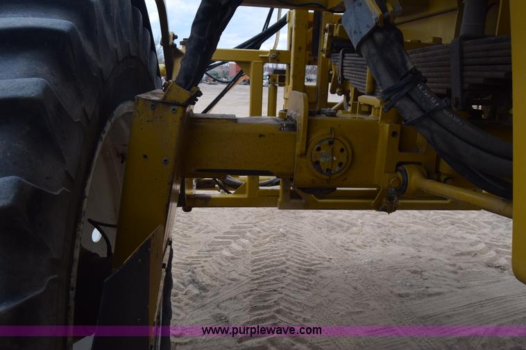 image for item BF9996 2004 Ag-Chem RoGator 1064 self-propelled sprayer