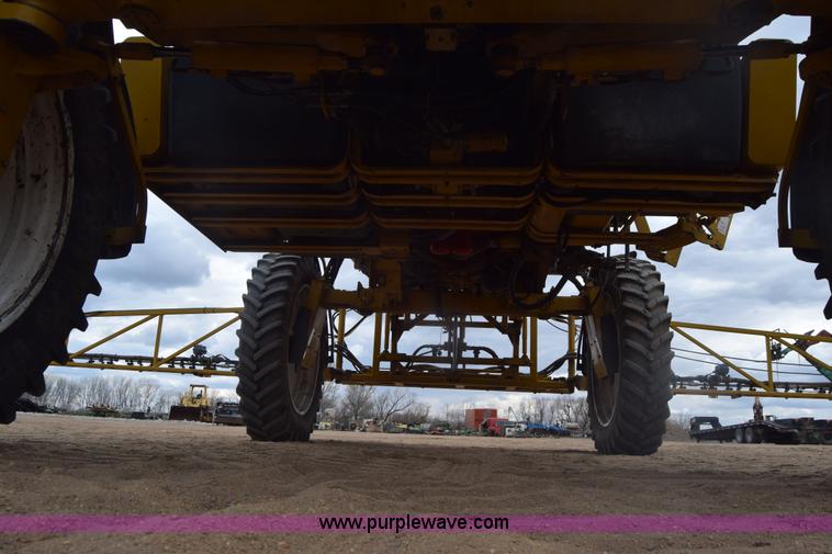 image for item BF9996 2004 Ag-Chem RoGator 1064 self-propelled sprayer
