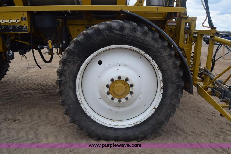 image for item BF9996 2004 Ag-Chem RoGator 1064 self-propelled sprayer