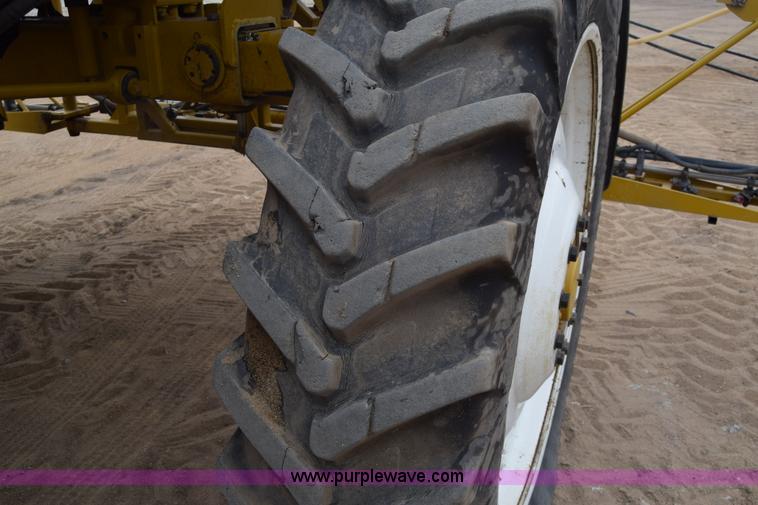 image for item BF9996 2004 Ag-Chem RoGator 1064 self-propelled sprayer