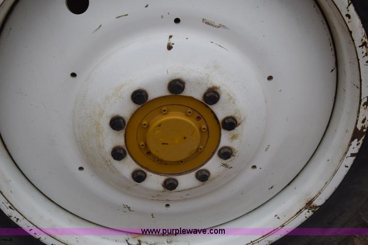 image for item BF9996 2004 Ag-Chem RoGator 1064 self-propelled sprayer